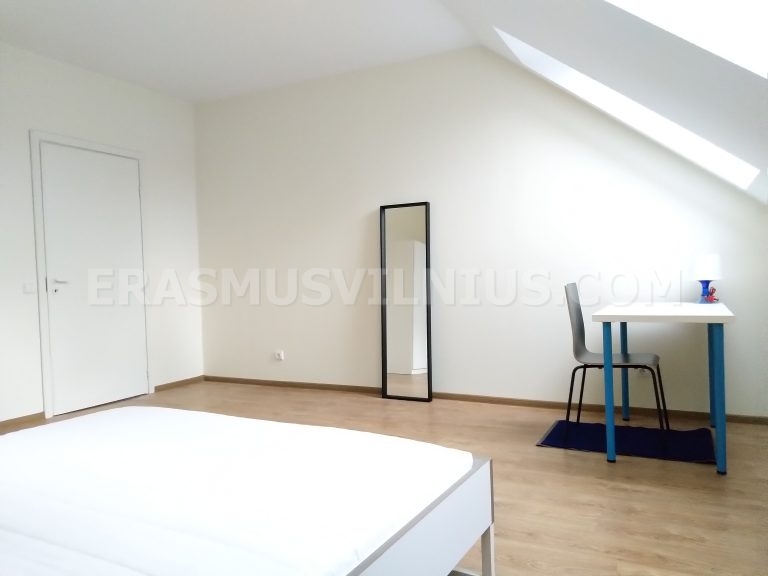 Lavabo avec meuble de rangement et miroir