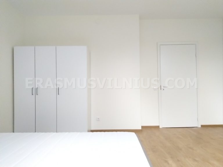 Entrée de l'Appart. 4 avec porte-manteaux et rangement chaussures