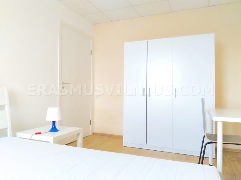 Intérieur de chambre avec lit king size dans l'Appart. 3, Šaltinių gatvė