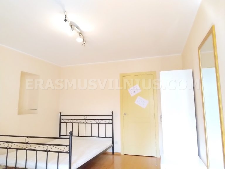 Intérieur lumineux d'un appartement Erasmus 4 chambres, Kauno gatvė